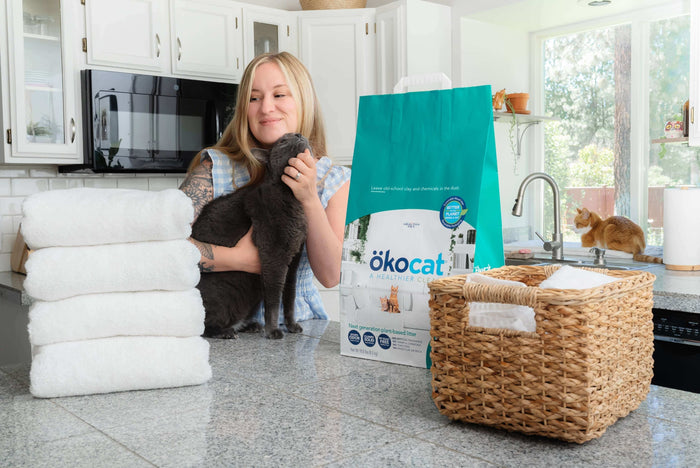 If you’re looking for a high-quality litter option for a home with more than one kitty, okocat Multi‑Cat Premium Clumping Wood Litter is a great contender. ökocat offers a high-performance, plant-based alternative to traditional clay litters. The brand ha