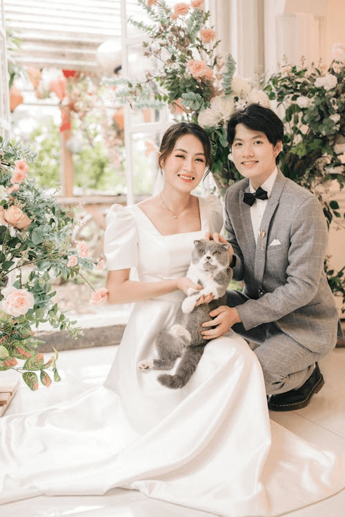 Image Credits: https://www.pexels.com/photo/portrait-of-happy-bride-and-groom-with-cat-5729201/ A purrfect wedding demands the best arrangements for your feline baby. When they’re such an important part of your family, then how can you miss having them on